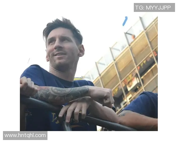 足坛巨星与经典歌曲交汇：从梅西的胜利之歌到C罗的永不言败，足球与音乐的完美融合